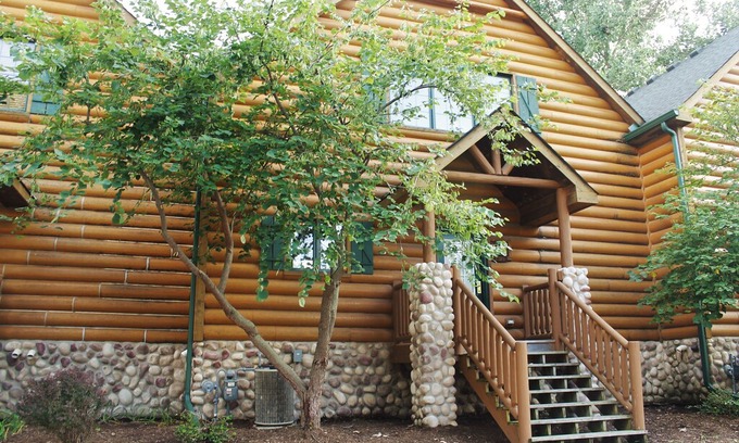 Oglesby Cabin | GRAND BEAR RESORT LUXURY CABIN NEAR STARVED ROCK STATE PARK - 40% OFF!