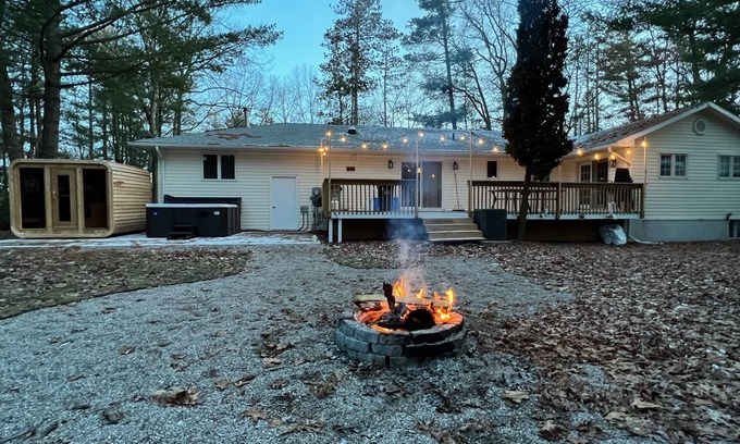 Lambton Shores Cottage | Grand Bend -Beach Spa Retreat - Villa Nicole