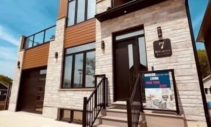 Grand Bend House | Grand Bend Modern Living 5 Bedrooms and Walk to the Beach