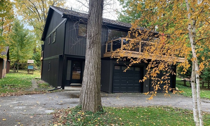Lambton Shores Cottage | Grand Bend Riverfront 4 Season 4 BR cottage close to beaches & conservation area