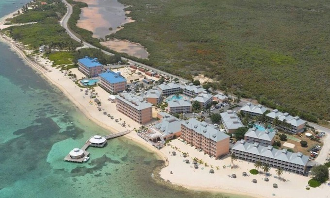 Colliers Bay Condo | Grand Cayman Morritt's Tortuga Club - Studio Suite