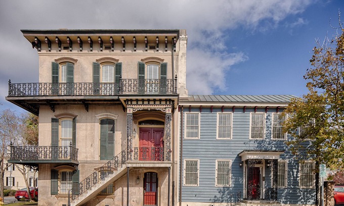 Historic District - North House | Grand Downtown Estate on Broughton for 20 Guests w/Parking by Lucky Savannah