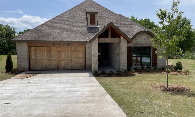 Afton House | Grand Duvall - Luxury 4 Bedroom Home at The Ridge at Shangri La, Monkey Island