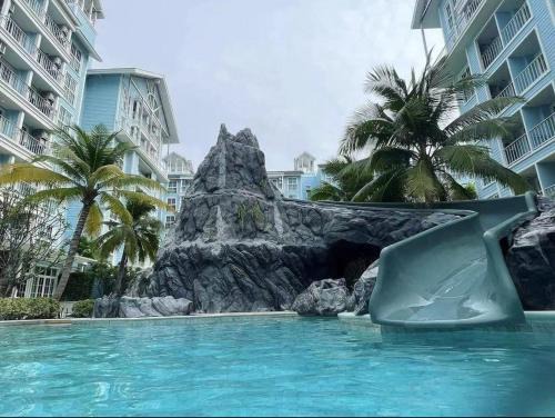 Na Chom Thian Apartment | Grand Florida芭提雅带免费游泳池温泉桑拿浴和健身房瑜伽室私家海滩公寓E206