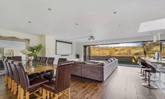 Oldham Other | Grand four bed with spectacular views and lazy spa
