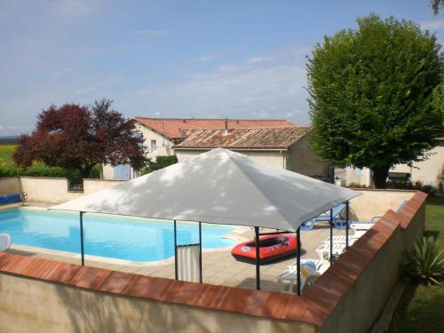 Angeduc House | Grand Gîte Familial avec Piscine Chauffée, Wi-Fi et Animaux Bienvenus - FR-1-653-272