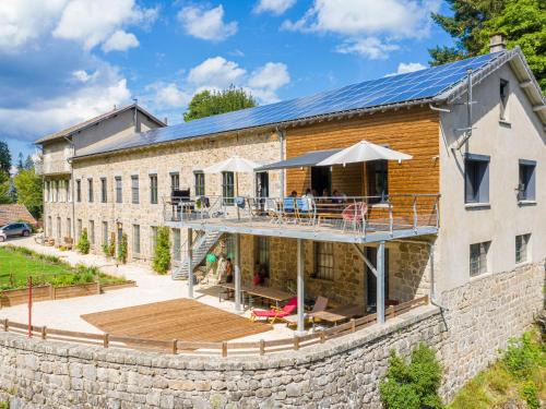 Le Chambon-sur-Lignon House | Grand gîte rénové, billard, baby-foot, vue sur rivière, terrasse, activités diverses - FR-1-582-76