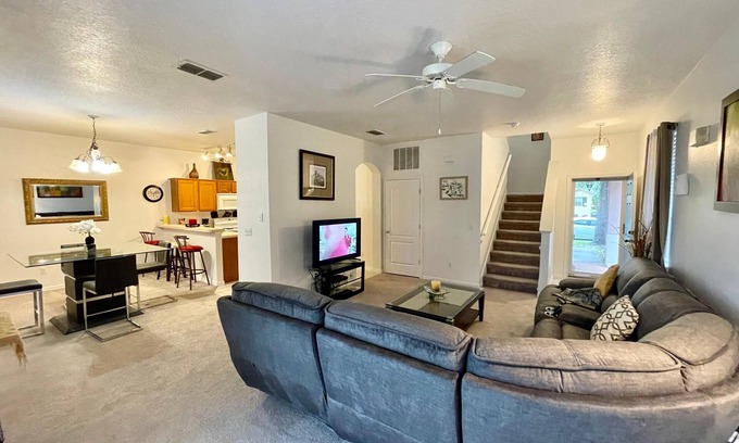 Sandy Ridge House | Grand Holiday 4BD Pool Home at Disney & Universal
