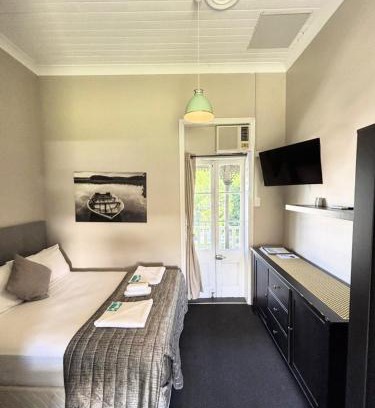 Mount Morgan Hotel | Grand Hotel Mount Morgan