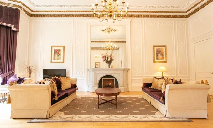 Kelvinbridge Apartment | Grand in the Park