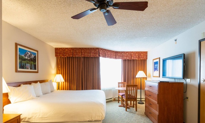 Crested Butte Condo | Grand Lodge Deluxe Studio - Ski Resort and Shuttle steps away!