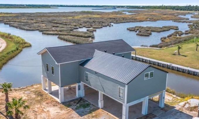 Lake Charles House | Grand Lodge on Lake Calcasieu