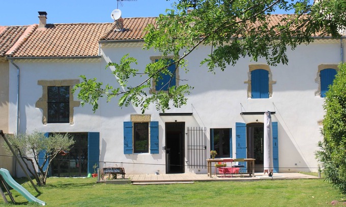 Sauveterre House | Grand mas Avec Piscine et Grand Jardin Arboré, à 10 min D'avignon