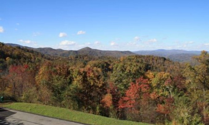 Banner Elk Condo | Grand Oaks RL1 - Mountain Views, Gated Resort, Indoor/Outdoor Pools and Hot Tub, Fitness Area, Fi.