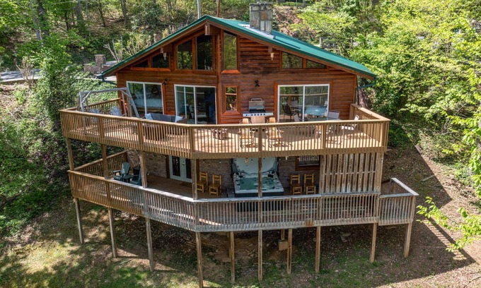 Chalet Village Cabin | Grand Ole Chalet:Mt Views,Fireplace,Firepit,Arcade