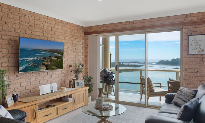 Narooma Apartment | Grand Pacific 2 Unit 4 -Omaroo - First Floor