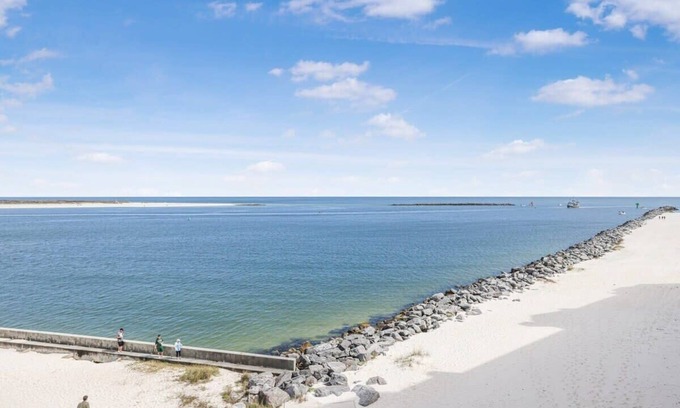 Orange Beach Condo | Grand Pointe 301: Upscale, watch the dolphins
