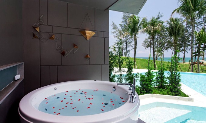 Khuekkhak Resort | Grand Pool Access +Jacuzzi Seaview (PS5)