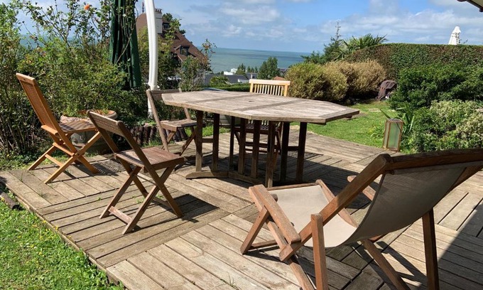 Benerville-sur-Mer Apartment | Grand rez de jardin-terrasse avec vue sur la mer - 2 chambres