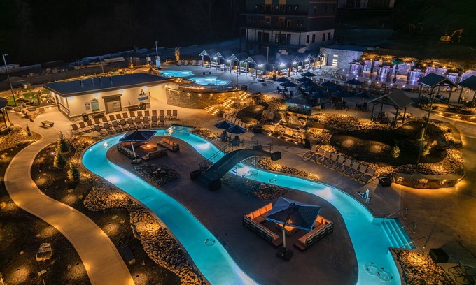 Gatlinburg - Pigeon Forge Cabin | Grand Splash @ Smith Creek | WaterPark | 1 Mi Pkwy