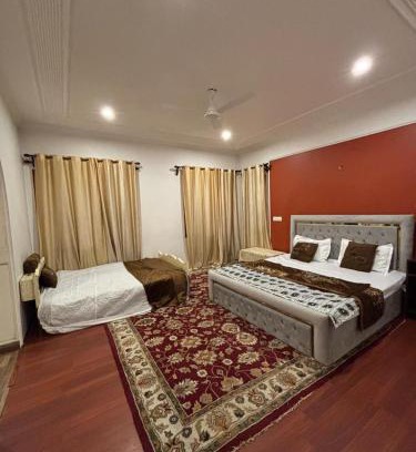 Srinagar Apartment | Grand Stone&Wood 3 Room Mansion