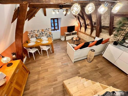 Chateauroux Apartment | Grand studio, Cœur Historique !