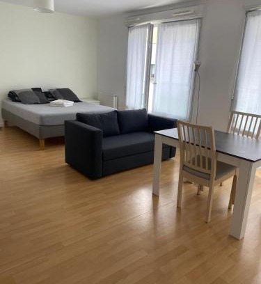 Arcueil Apartment | Grand Studio de 37m carrés - RER Laplace et Maison des Examens à 5 minutes à pied