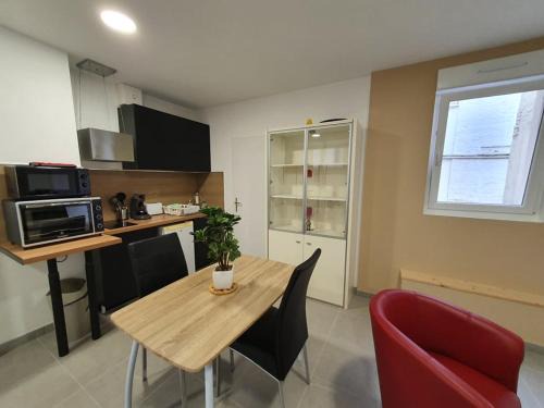 Gravelines Apartment | Grand studio Gravelines centre , 5 mn du cnpe et de la plage, absence de chambre privative