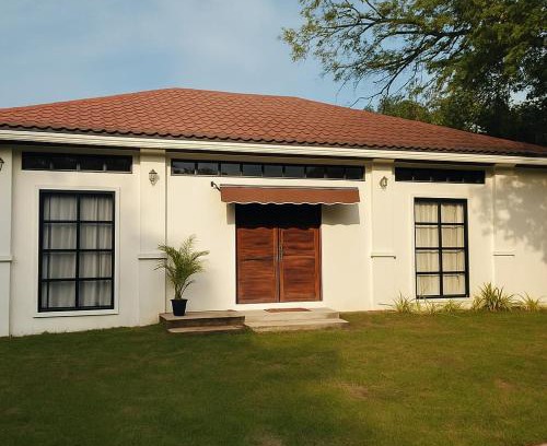 Urdaneta City Villa | Grand Suite at Mamanorms' Farm