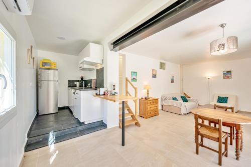 Hyeres Apartment | Grand T2 Clim & Wifi en Rez de villa proche mer