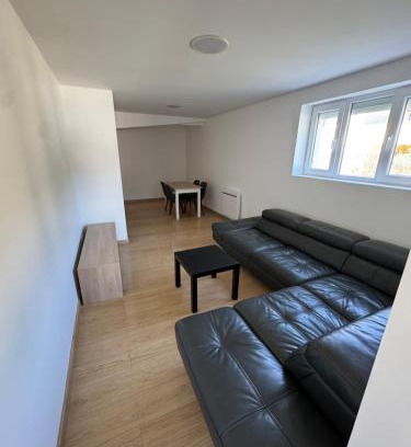 Saint-Priest Apartment | Grand T2 rénové Cœur de St-Priest Avec Parking