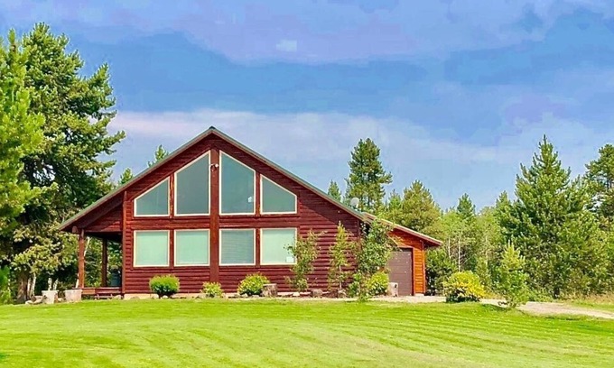 Island Park Cabin | Grand Teton Mountain Views, Yellowstone, WIFI, Sleeps 12