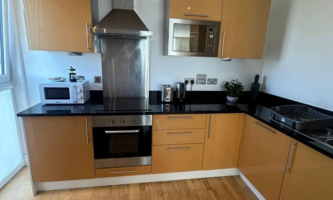 Isle of Dogs Apartment | Grand Two Bedroom Apartment in Canary Wharf