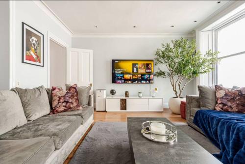 Belgravia House | Grand Victorian Mansion by Buckingham Palace