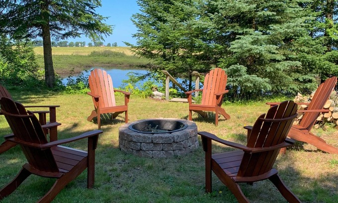 Grand Marais House | Grand View Cabin - Cozy Cabin on a pond with Lake Superior access and frontage