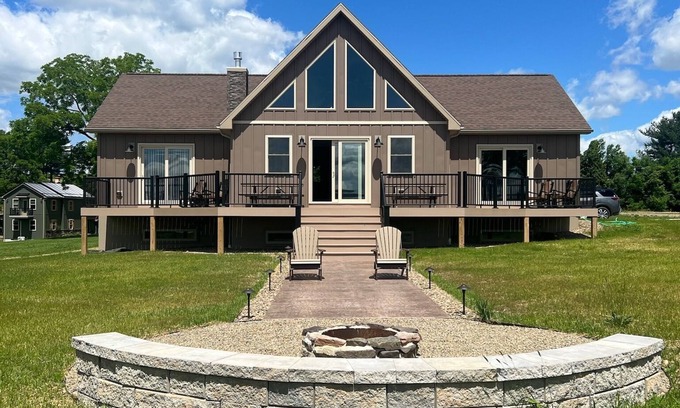 Huntingdon Cabin | Grand View Lodge, Fantastic new custom built home with lake view!
