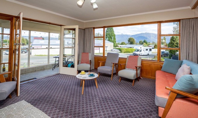 Te Anau Cottage | Grand View - Te Anau Holiday Home