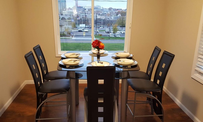 Downtown Niagara Falls Apartment | Grand View, walk to the Falls, Casino and Attractions