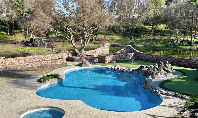 Modesto House | Grand Waterside Estate on 13 acres: π20, Pool, Games, Pickleball, MiniGolf, Pond