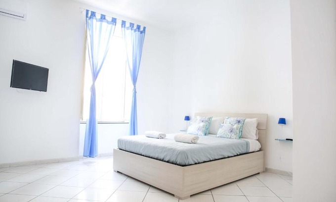 Naples City Centre Apartment | Grande & Caratteristico dietro la Cattedrale