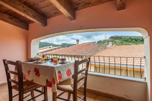 Scano di Montiferro House | Grande Casa Nel Villaggio