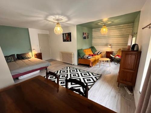 La Reole Apartment | Grande chambre chez l'artiste-peintre