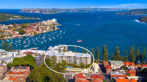 Manly Apartment | Grande Esplanade Studio - New bathroom