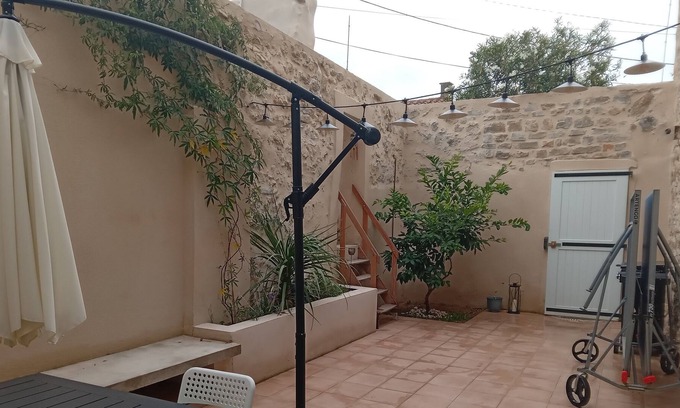 Villeseque-des-Corbieres House | Grande Maison Coeur DE Village Avec Patio ET Jardin