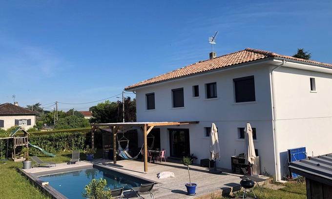 Saint-Medard-en-Jalles House | Grande Maison Avec Piscine