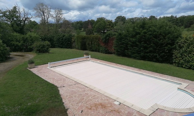 Saint-Benoit-du-Sault Villa | Grande maison avec piscine Large house with swimming pool