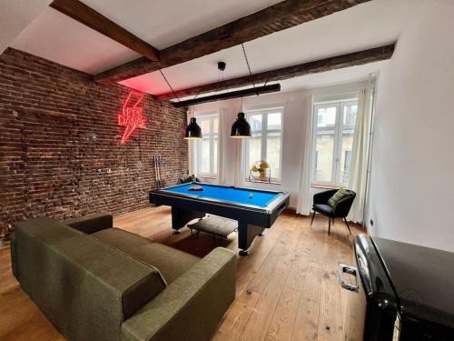 Saint-Laurent House | Grande Maison au cœur du Carré - Quartier Festif!