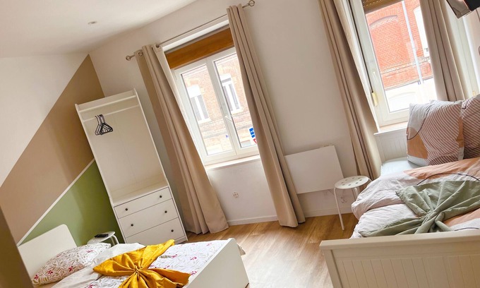 Roubaix House | Grande Maison Avec Court -proche Lille - a Cote mc Arthur Glen- Magasin Usine