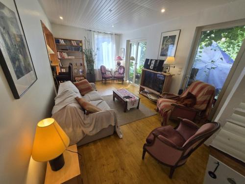 Besancon House | Grande maison calme proche centre terrasse jardin