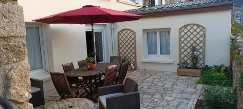 Flamanville House | Grande maison conviviale à Flamanville avec jardin clos